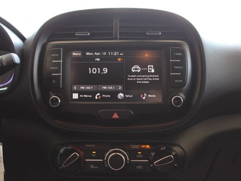 Used 2025 Kia Soul LX w/ LX Technology Package FWD image 19