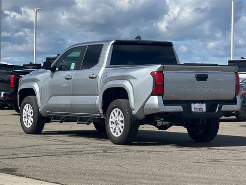 Used 2025 Toyota Tacoma SR5 image 7