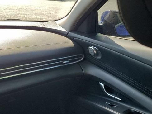 Used 2024 Hyundai Elantra SEL FWD image 4