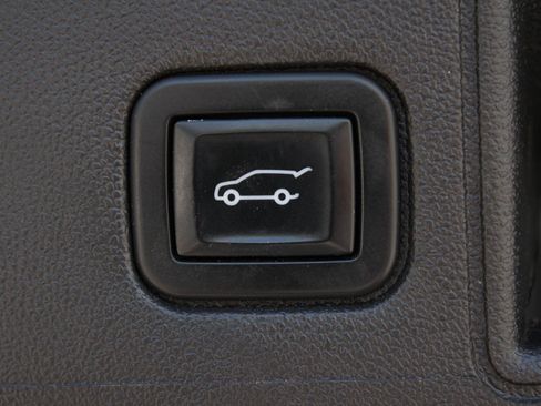 Used 2022 GMC Terrain SLE w/ Driver Convenience Package AWD/4WD image 9