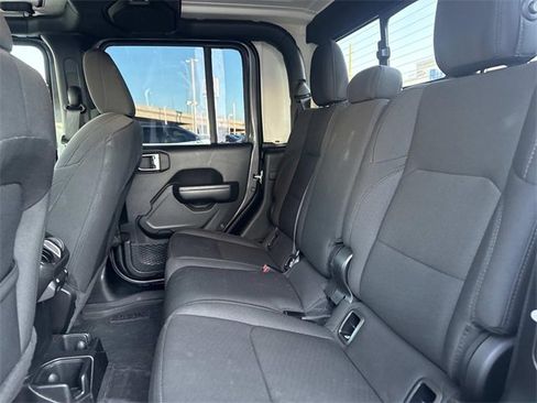 Used 2023 Jeep Gladiator Willys image 17