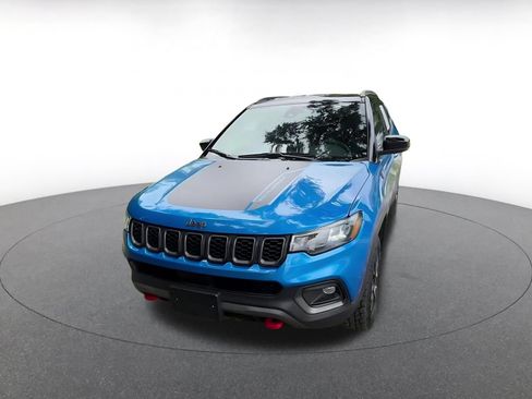 Used 2025 Jeep Compass Trailhawk AWD/4WD image 6