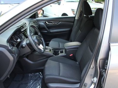 Used 2017 Nissan Rogue SV AWD/4WD image 18