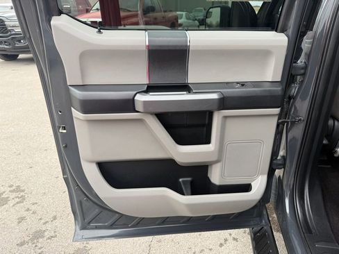 Used 2017 Ford F150 XLT image 9