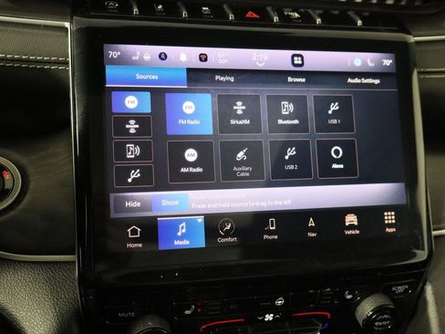 Used 2023 Jeep Grand Cherokee Limited w/ Black Appearance Package image 34