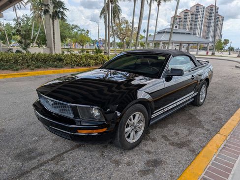Used 2006 Ford Mustang Convertible image 11
