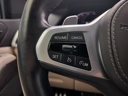 Used 2022 BMW X5 sDrive40i w/ M Sport Package RWD image 13