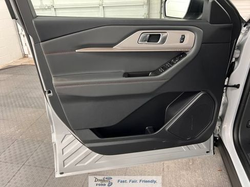 New 2026 Ford Explorer Active RWD image 30