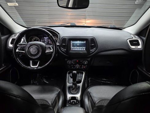 Used 2019 Jeep Compass Latitude w/ Cold Weather Group AWD/4WD image 11