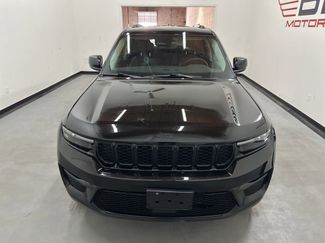 Used 2023 Jeep Grand Cherokee Limited w/ Black Appearance Package AWD/4WD video 3