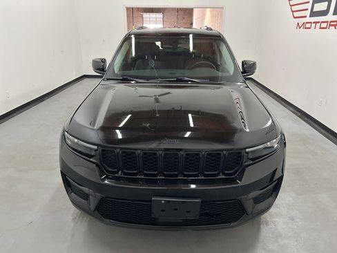 Used 2023 Jeep Grand Cherokee Limited w/ Black Appearance Package AWD/4WD image 3