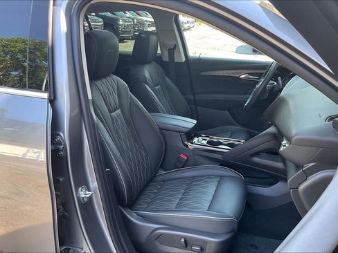 Used 2022 Buick Envision Avenir w/ Technology Package II AWD/4WD image 7