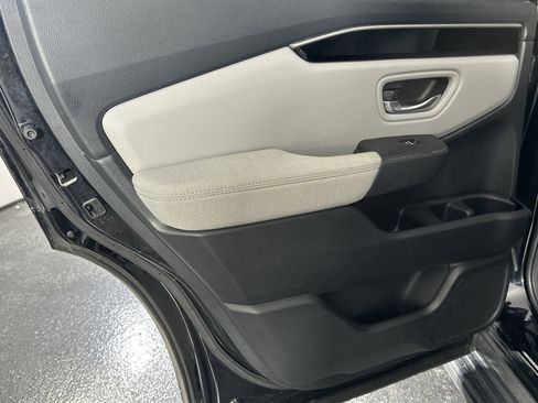 Used 2023 Honda Pilot LX image 30