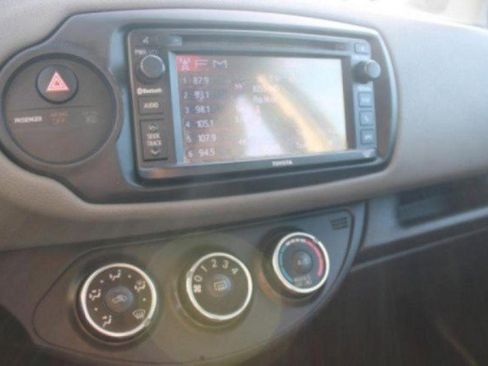 Used 2017 Toyota Yaris L image 27