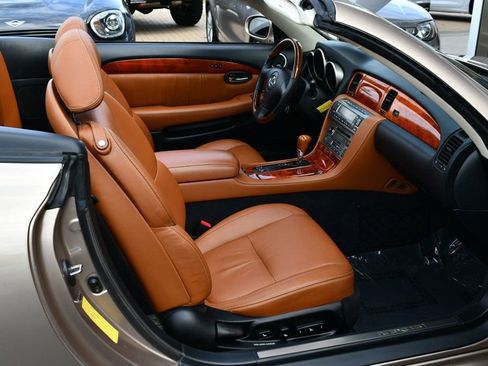 Used 2005 Lexus SC 430 Convertible image 57