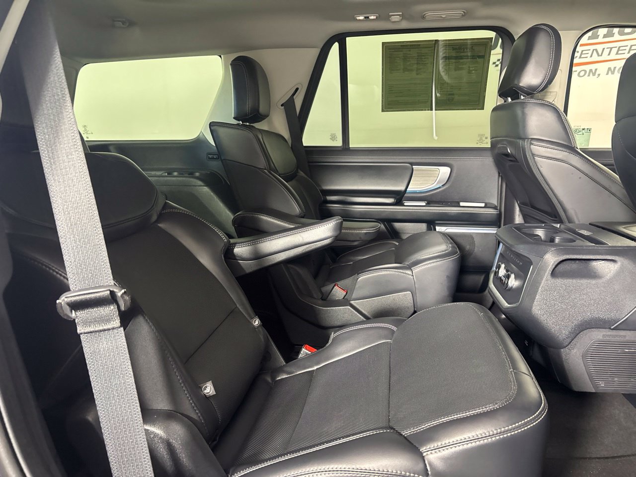 Used 2025 Ford Expedition Platinum AWD/4WD image 29