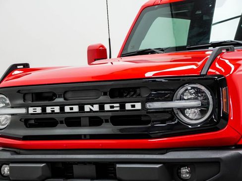 Used 2023 Ford Bronco Outer Banks AWD/4WD image 2