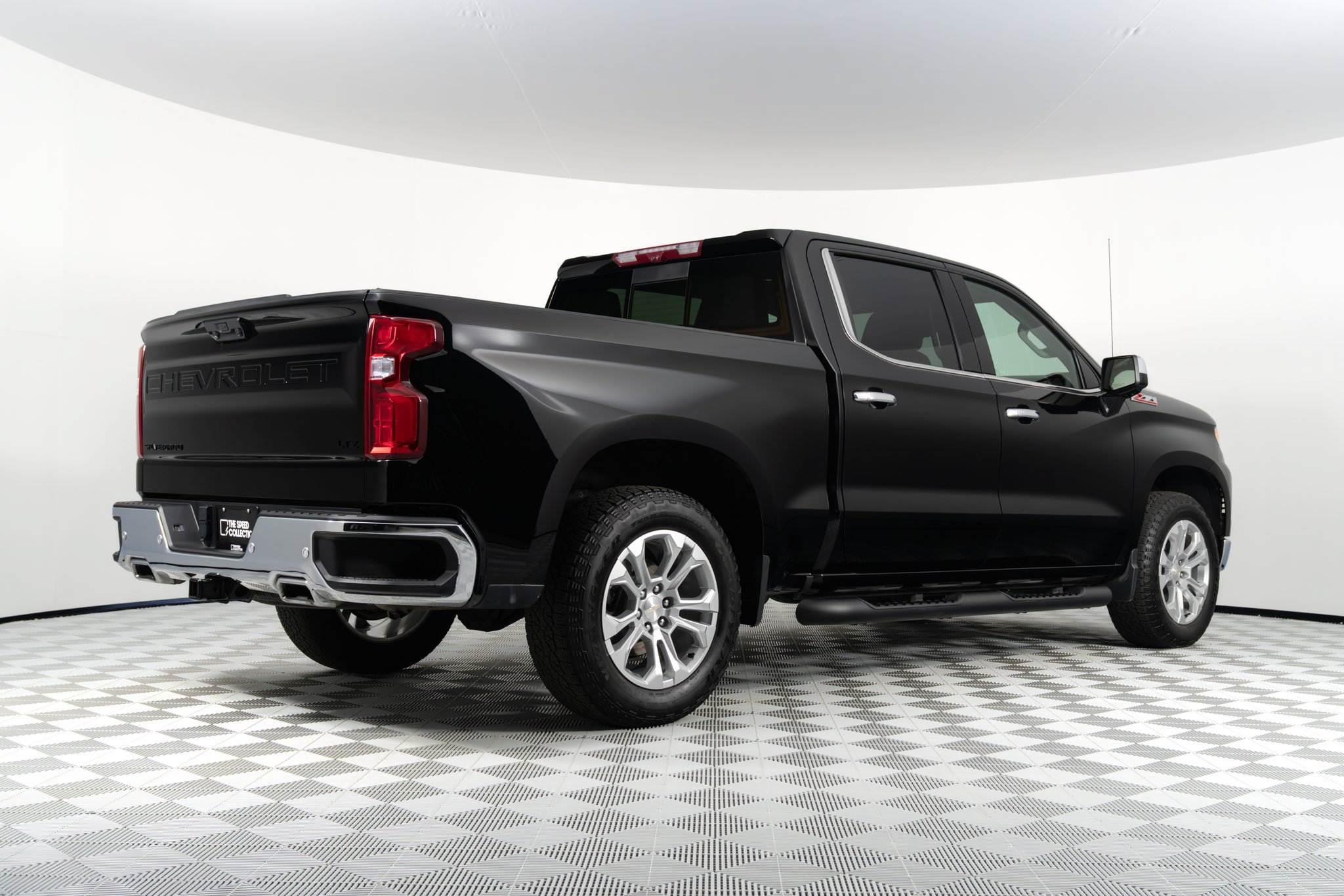 Used 2023 Chevrolet Silverado 1500 LTZ w/ LTZ Premium Package AWD/4WD image 11