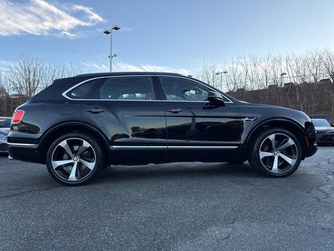 Used 2019 Bentley Bentayga image 11