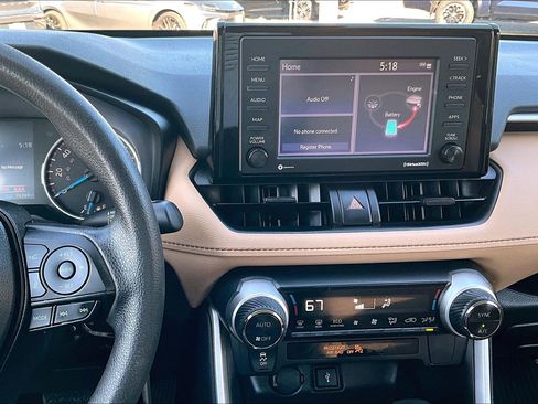 Used 2022 Toyota RAV4 LE image 6