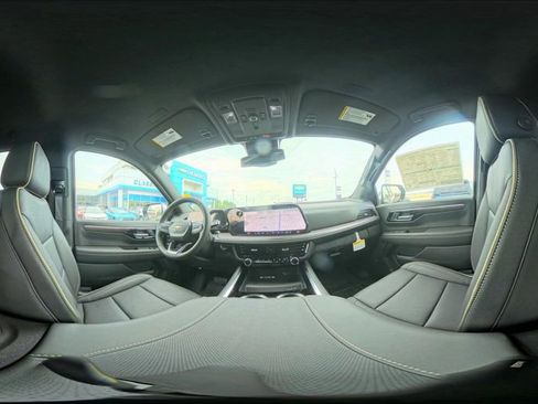 New 2025 Chevrolet Suburban Premier image 15