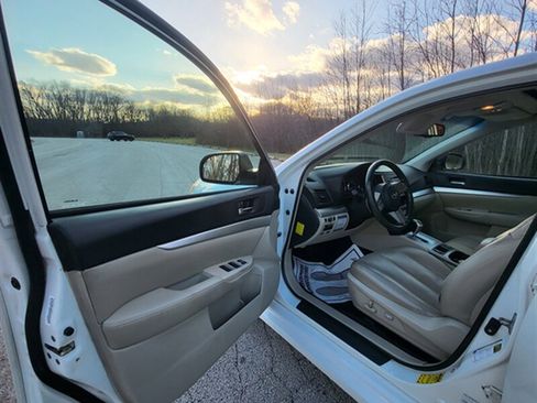 Used 2011 Subaru Legacy 2.5i Premium image 17