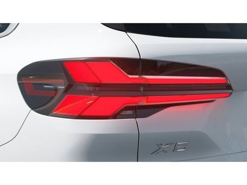 New 2026 BMW X5 sDrive40i image 8