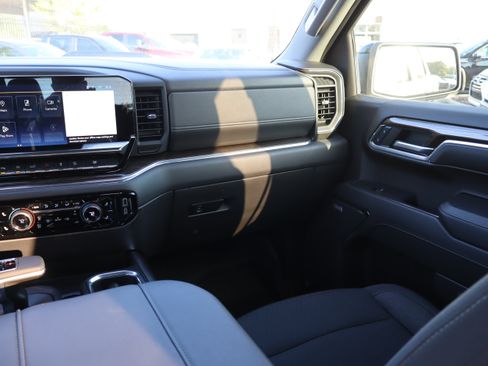 Used 2024 Chevrolet Silverado 1500 LT Trail Boss w/ Convenience Package II AWD/4WD image 16