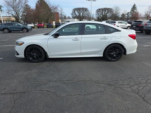 Used 2023 Honda Civic Sport image 4