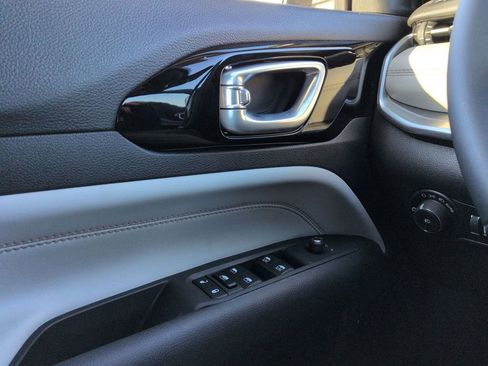 New 2026 Jeep Compass Limited image 17