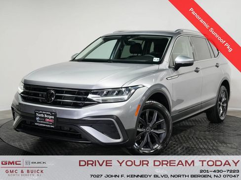 Used 2023 Volkswagen Tiguan SE w/ Panoramic Sunroof Package AWD/4WD image 1