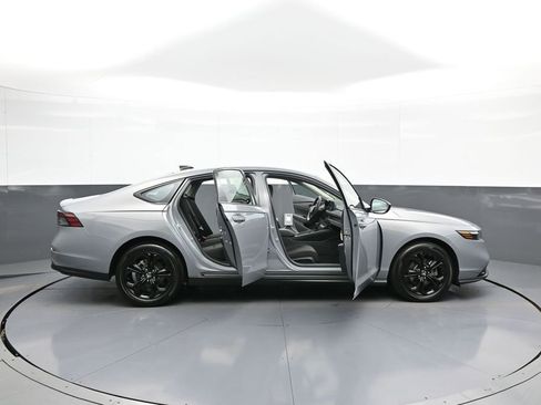Used 2025 Honda Accord SE image 42
