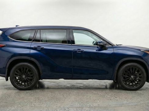 Used 2025 Toyota Highlander XSE AWD/4WD image 11