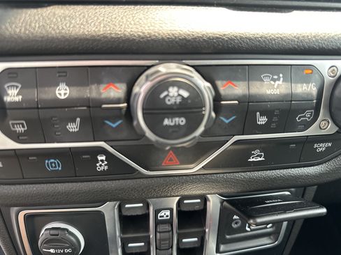 Used 2024 Jeep Wrangler Unlimited AWD/4WD image 28