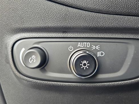 Used 2023 Chevrolet Equinox LS image 25