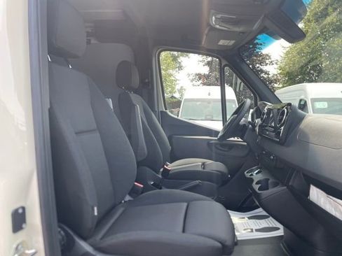 Used 2025 Mercedes-Benz Sprinter 2500 image 24