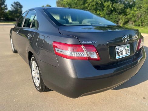 Used 2011 Toyota Camry LE FWD image 8