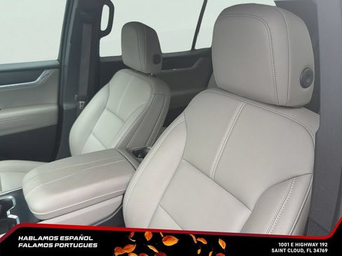 Certified 2026 GMC Acadia Elevation w/ Elevation Premium Package FWD image 14