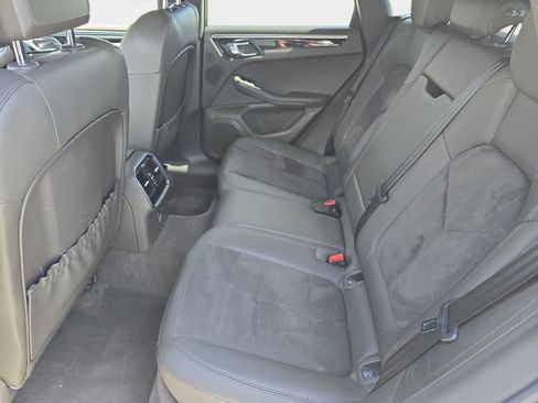 Used 2018 Porsche Macan AWD/4WD image 17