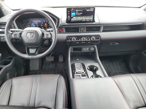 Used 2025 Honda Pilot Black Edition image 13