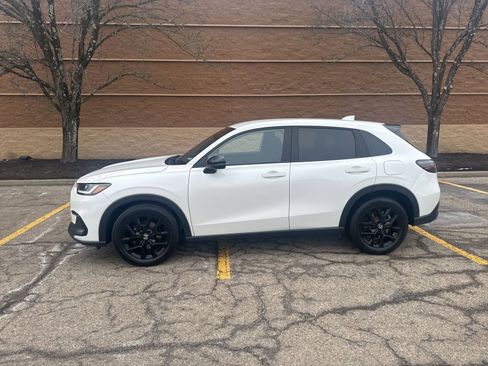 Certified 2023 Honda HR-V Sport image 3