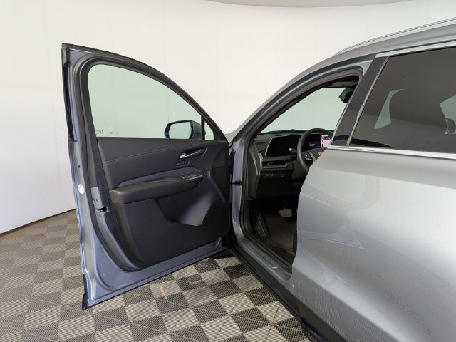 Used 2024 Cadillac XT4 Premium Luxury w/ Cold Weather Package AWD/4WD image 14