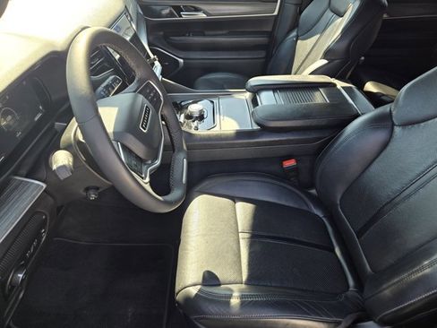 Used 2024 Jeep Wagoneer L Series II w/ Flexible Seating Group image 10