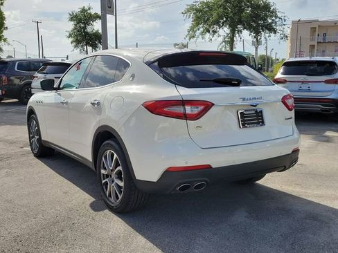 Used 2018 Maserati Levante AWD/4WD image 4
