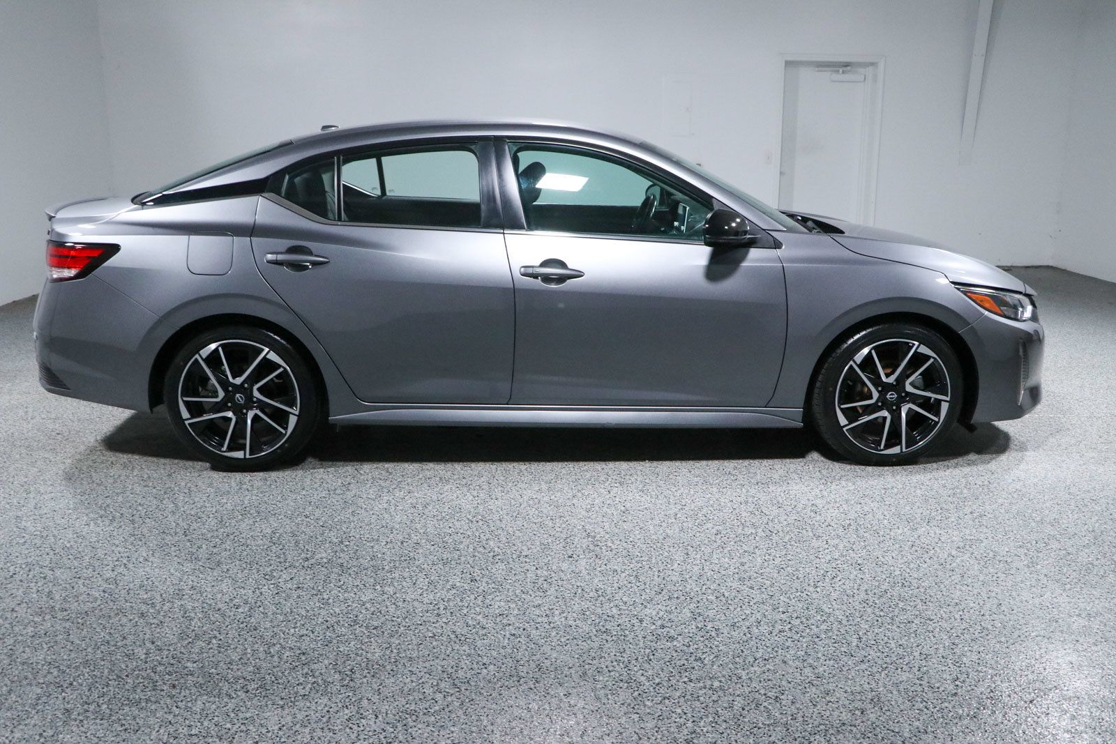Used 2024 Nissan Sentra SR FWD image 6