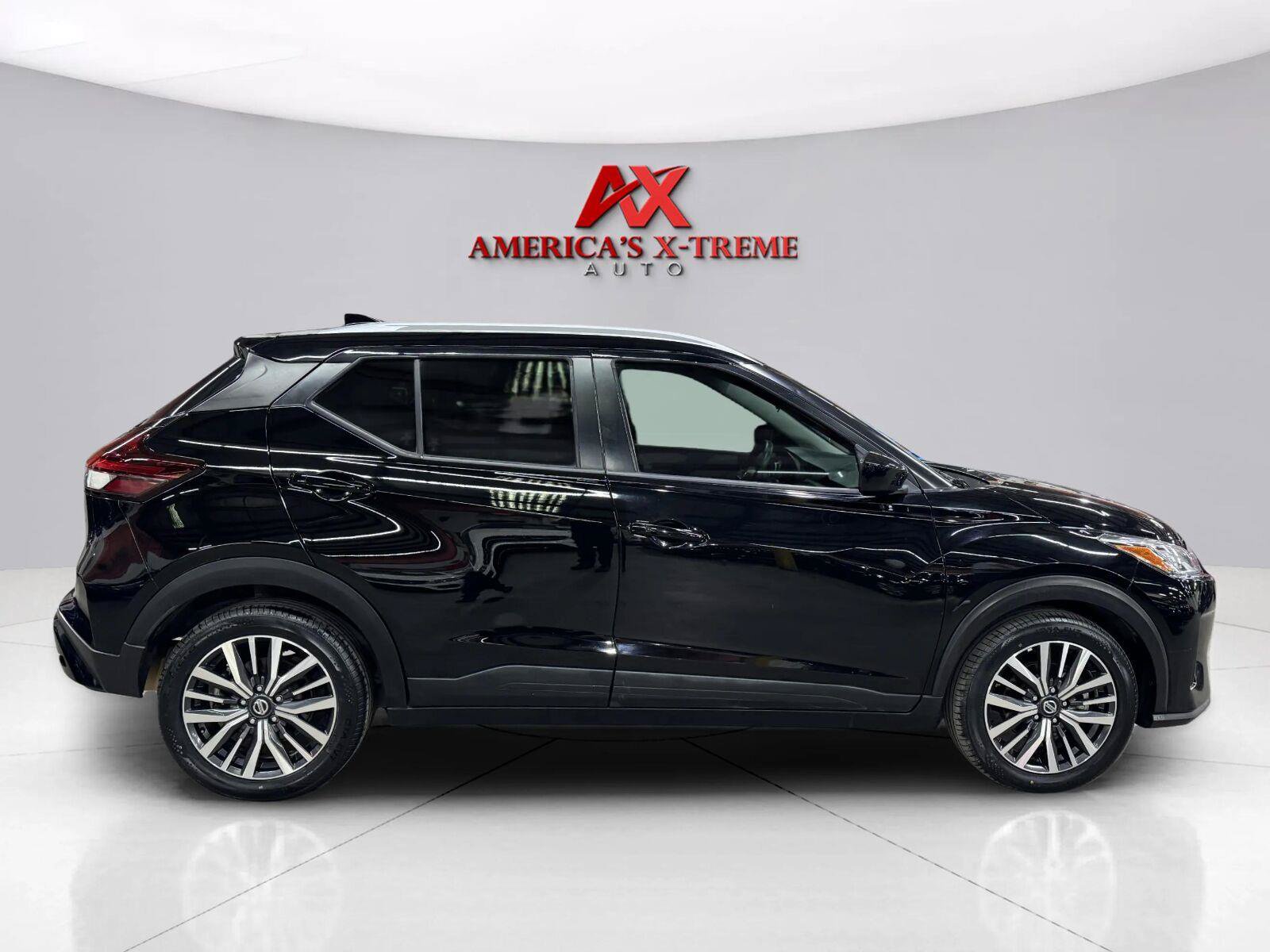 Used 2021 Nissan Kicks SV FWD image 7