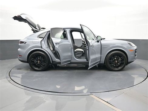 New 2026 Porsche Cayenne E-Hybrid Coupe image 34