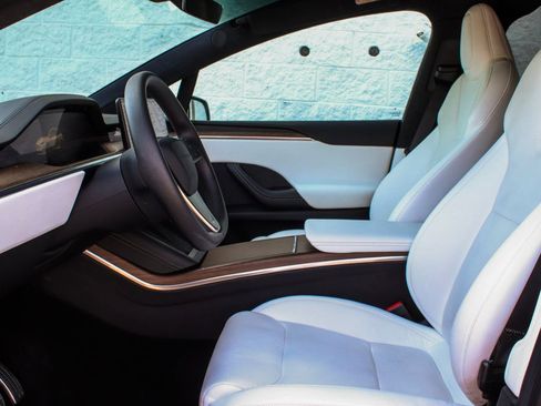 Used 2022 Tesla Model X image 29