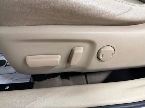 Used 2013 Toyota Camry XLE w/ Convenience Pkg image 39