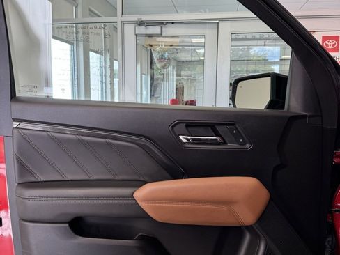 Certified 2023 GMC Canyon AT4 image 9